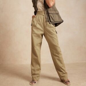 Banana Republic Heritage Explorer Women's Cargo Pants in Khaki